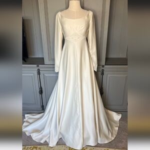 Rare Bianchi Botuique gorgeous wedding dress ( NEVER WORN OR ALTERED)